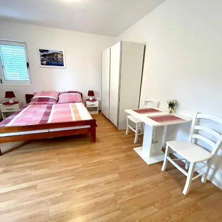 In 45258 Jadranovo